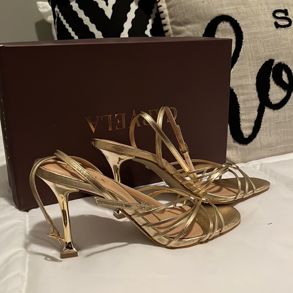 Gold chic heels